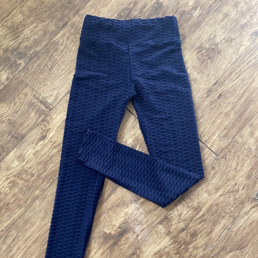 Leggings- FAMOUS TIC TOCK LEGGINGS - Picture 2 of 3